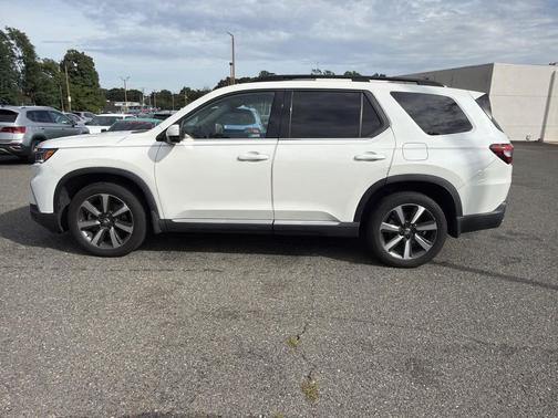 Platinum White Pearl 2024 Honda Pilot Touring 8-Passenger