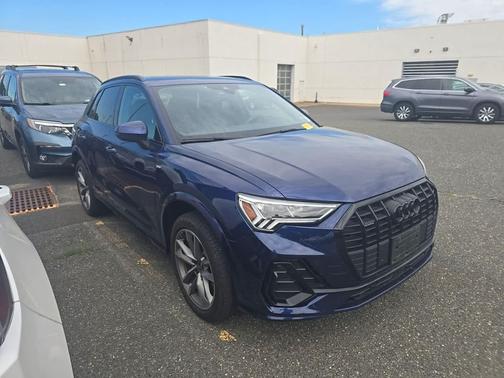 Navarra Blue Metallic 2024 Audi Q3 Premium 45 TFSI S line quattro Tiptronic