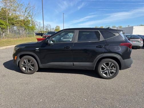 Cherry Black 2021 Kia Seltos LX