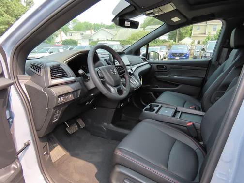 Sonic Gray Pearl 2027 Honda Odyssey Sport-L