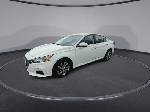 Glacier White 2019 Nissan Altima 2.5 S