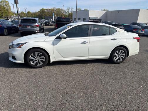 Glacier White 2019 Nissan Altima 2.5 S