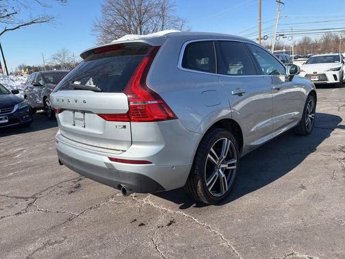 2018 Volvo XC60 T5 Momentum