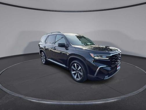 Crystal Black Pearl 2024 Honda Pilot Touring 8-Passenger