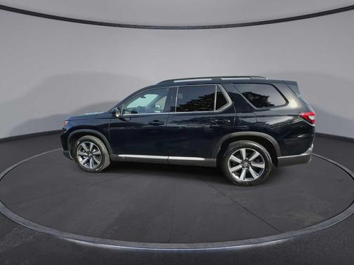 Crystal Black Pearl 2024 Honda Pilot Touring 8-Passenger