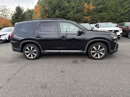 Crystal Black Pearl 2024 Honda Pilot Touring 8-Passenger