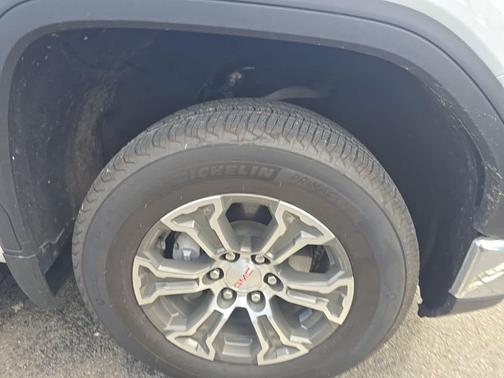 Summit White 2025 GMC Sierra 1500 SLT