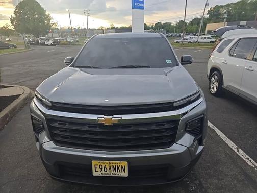 Sterling Gray Metallic 2024 Chevrolet Traverse LS
