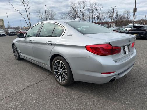 Glacier Silver Metallic 2018 BMW 530e xDrive iPerformance