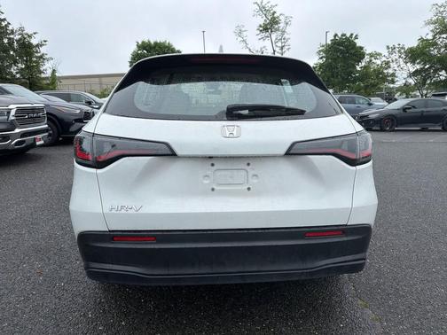 Platinum White Pearl 2023 Honda HR-V LX