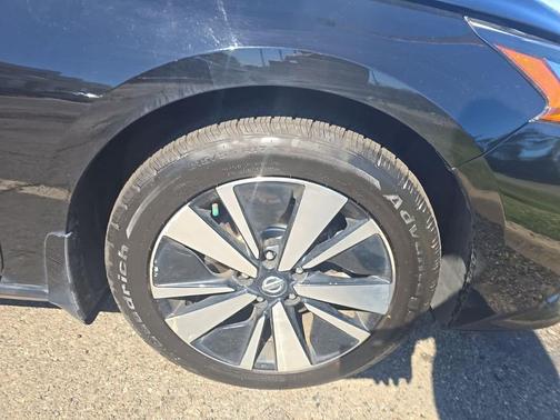 Super Black 2021 Nissan Altima 2.5 SL