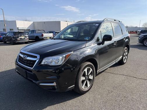 Crystal Black Silica 2017 Subaru Forester 2.5i Premium
