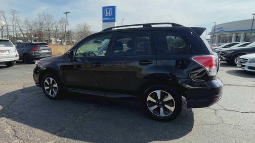 Crystal Black Silica 2017 Subaru Forester 2.5i Premium