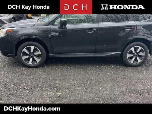 Crystal Black Silica 2017 Subaru Forester 2.5i Premium