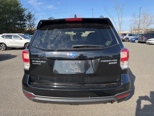 Crystal Black Silica 2017 Subaru Forester 2.5i Premium