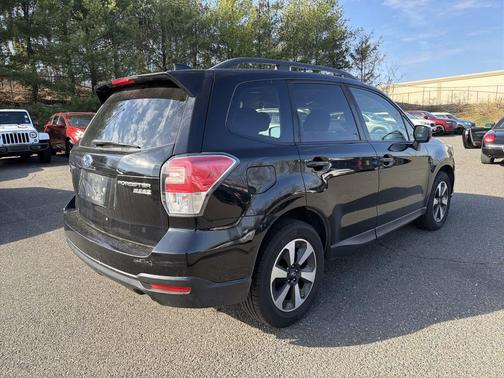 Crystal Black Silica 2017 Subaru Forester 2.5i Premium