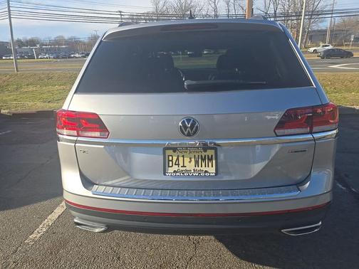 2022 Volkswagen Atlas 2.0T SE w/Technology 4MOTION