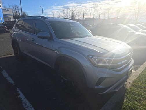 2022 Volkswagen Atlas 2.0T SE w/Technology 4MOTION