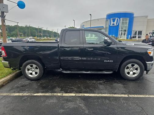Diamond Black Crystal Pearlcoat 2020 RAM 1500 Big Horn/Lone Star
