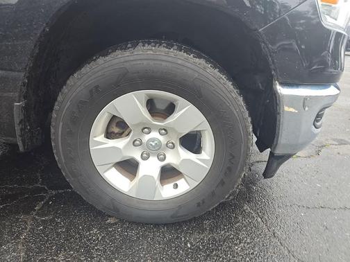Diamond Black Crystal Pearlcoat 2020 RAM 1500 Big Horn/Lone Star