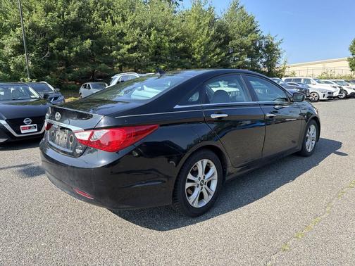 Phantom Black Metallic 2011 Hyundai SONATA Limited