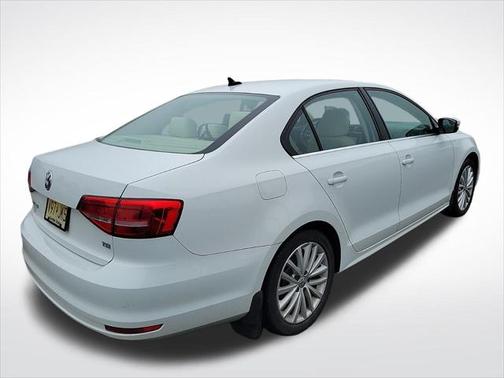 2015 Volkswagen Jetta Auto SE w/Connectivity/Navigation