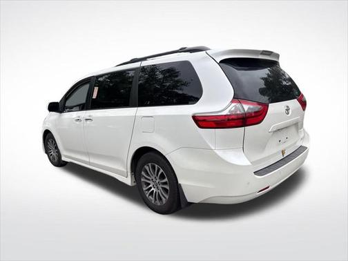 2020 Toyota Sienna XLE Premium