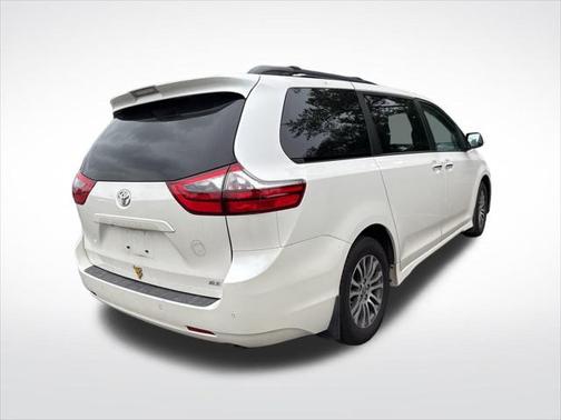 2020 Toyota Sienna XLE Premium
