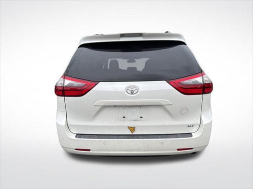 2020 Toyota Sienna XLE Premium