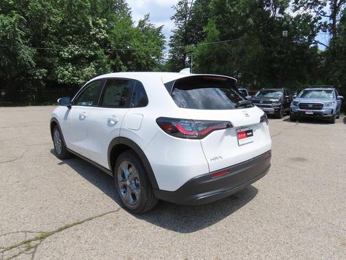 Platinum White Pearl 2027 Honda HR-V LX