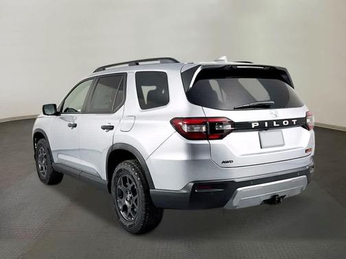 Solar Silver Metallic 2026 Honda Pilot TrailSport
