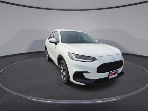 Platinum White Pearl 2026 Honda HR-V LX