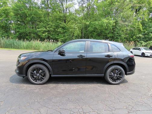 Crystal Black Pearl 2027 Honda HR-V Sport