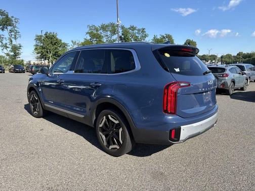 Midnight Lake Blue 2023 Kia Telluride S