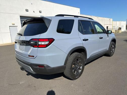 Sonic Gray Pearl 2023 Honda Pilot AWD TrailSport
