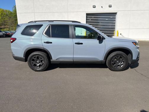 Sonic Gray Pearl 2023 Honda Pilot AWD TrailSport