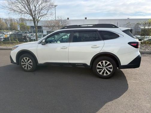 Crystal White Pearl 2022 Subaru Outback Premium