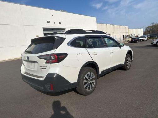 Crystal White Pearl 2022 Subaru Outback Premium