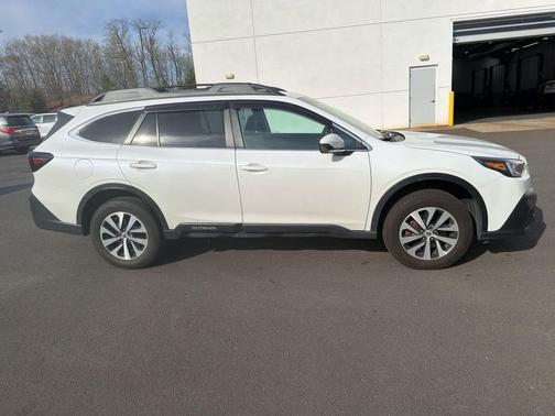 Crystal White Pearl 2022 Subaru Outback Premium