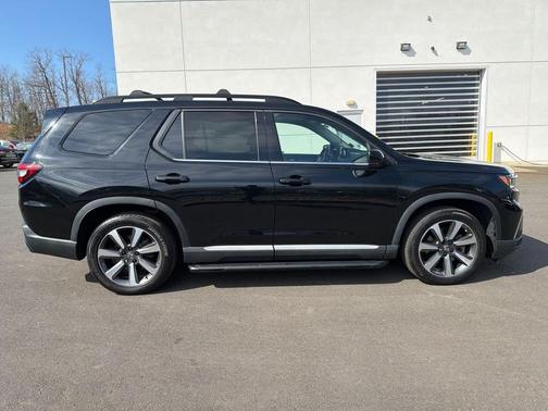 Crystal Black Pearl 2023 Honda Pilot AWD Elite