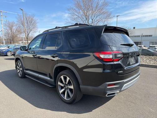 Crystal Black Pearl 2023 Honda Pilot AWD Elite