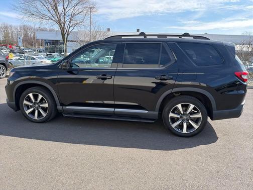 Crystal Black Pearl 2023 Honda Pilot AWD Elite