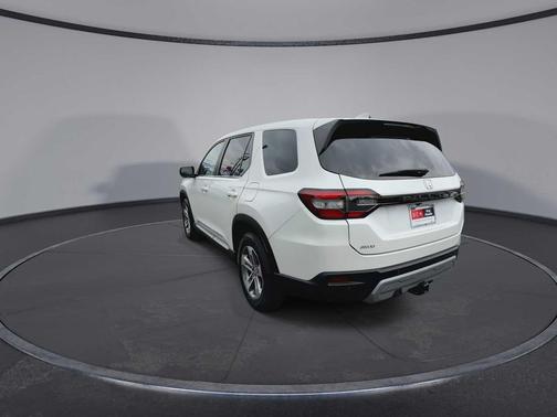 Platinum White Pearl 2023 Honda Pilot AWD EX-L 8 Passenger
