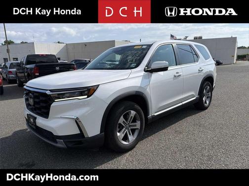 Platinum White Pearl 2023 Honda Pilot AWD EX-L 8 Passenger
