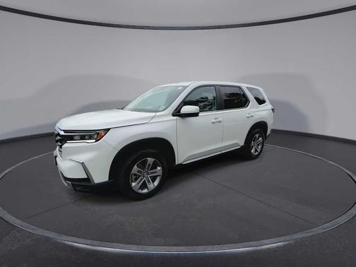 Platinum White Pearl 2023 Honda Pilot AWD EX-L 8 Passenger
