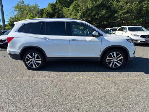 White Diamond Pearl 2018 Honda Pilot Elite