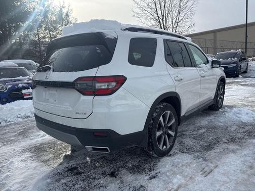 2023 Honda Pilot AWD Elite