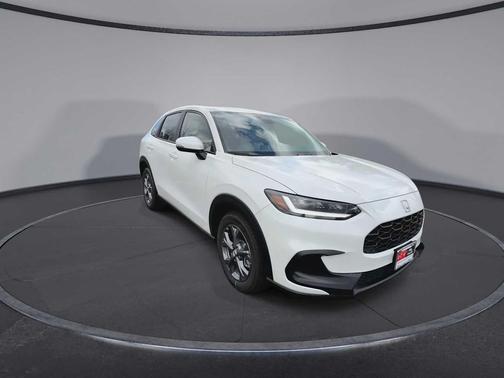 Platinum White Pearl 2026 Honda HR-V LX