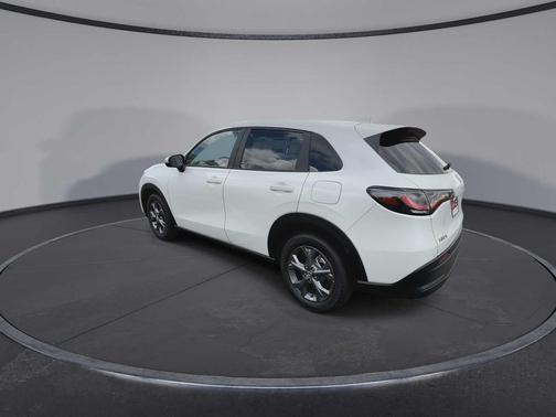 Platinum White Pearl 2026 Honda HR-V LX