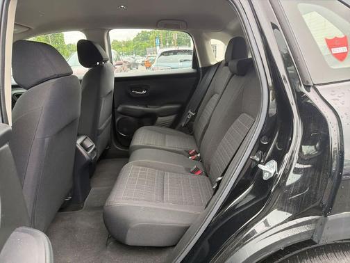 Crystal Black Pearl 2023 Honda HR-V LX